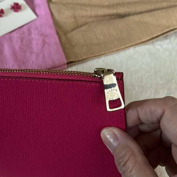 🌸Coach Clutch - Picture 6 of 6